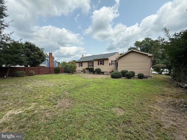 Building Photo - 1236 Oak Ln