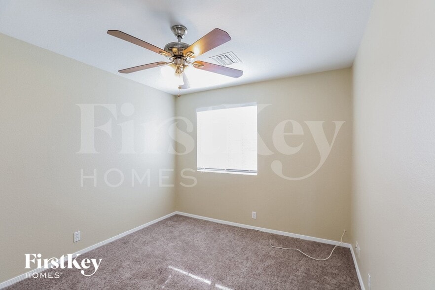 Building Photo - 8736 W Tuckey Ln