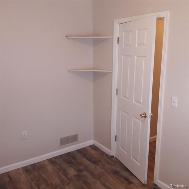 Building Photo - 23304 Harding Ave