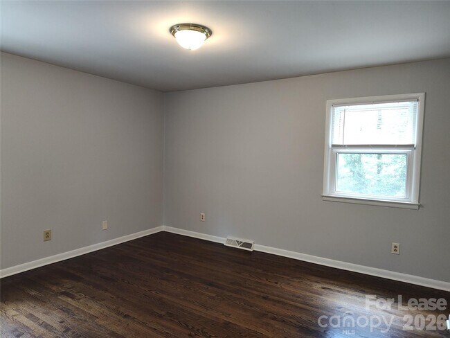 Building Photo - 5812 Donegal Dr