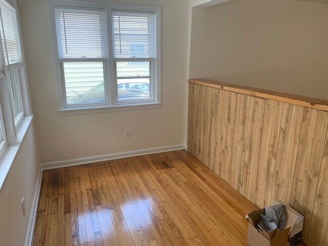 Building Photo - Beautiful 3 bed 1.5 Bath Single Family Home For Rent