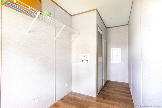 Building Photo - 160 Forrest Ave