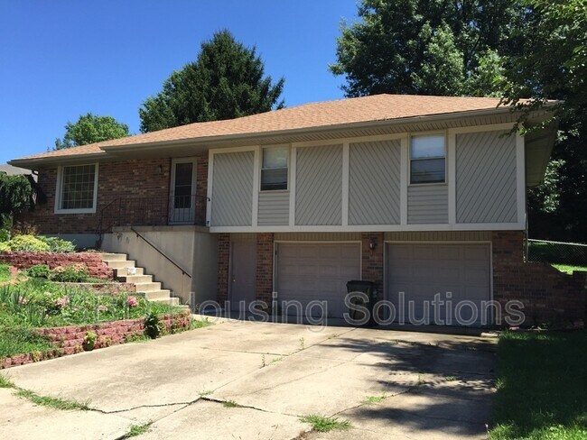 Primary Photo - 304 SW Canterbury Rd