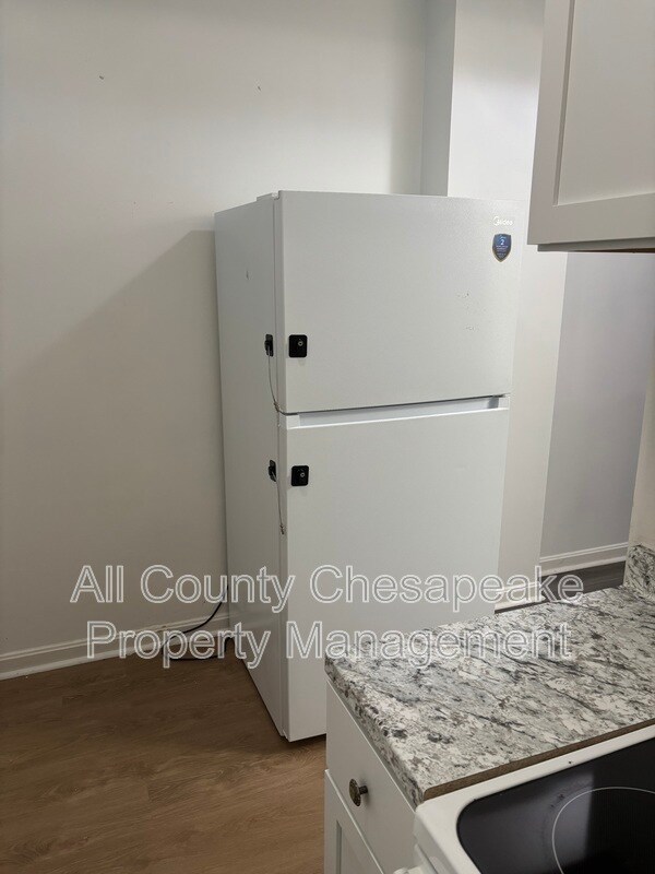 Building Photo - 2023 W Lanvale St