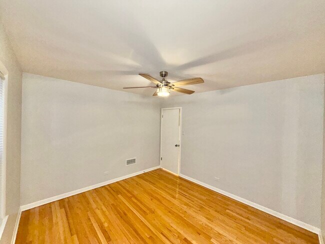 Building Photo - 5626 N Central Ave