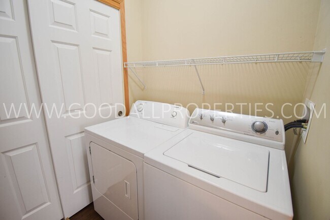 Building Photo - Welcome to this affordable 2-Bedroom, 2-Bath Condo in Johnston with Detached 1-Car Garage.
