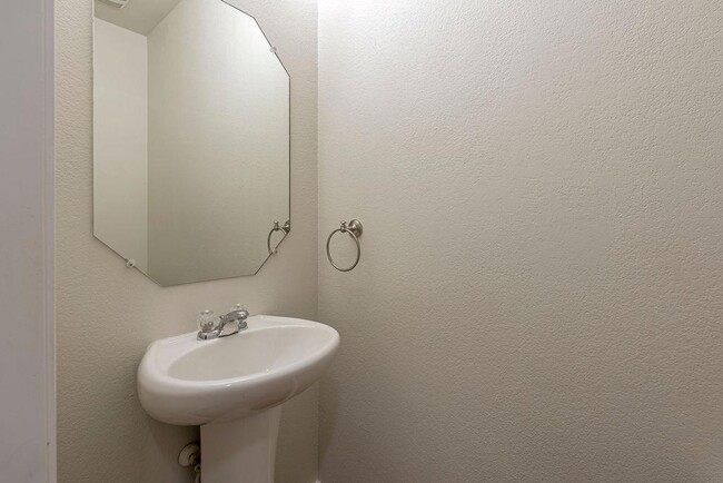 Building Photo - 3304 Ortman Dr