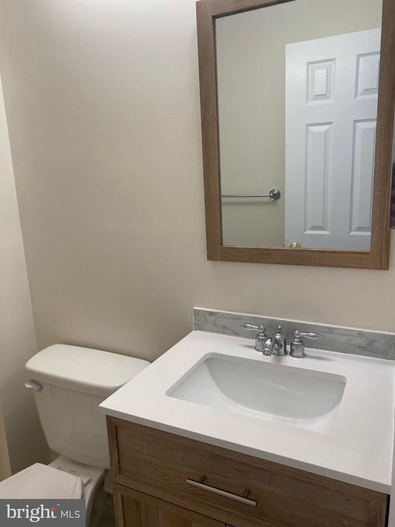 Building Photo - 9470 Scarlet Oak Dr