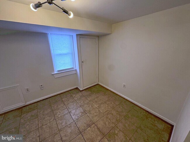 Building Photo - 3731 S Kemper Rd