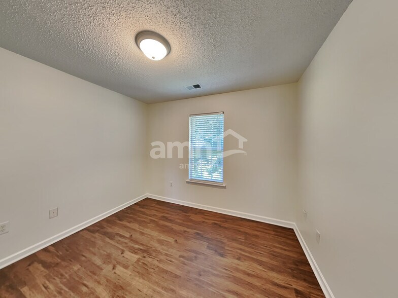 Building Photo - 155 Mott Rd