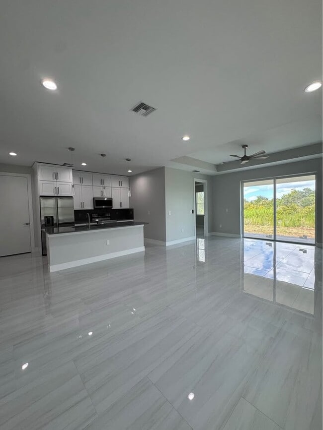 Building Photo - 7229 David Blvd