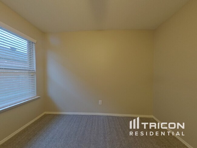Building Photo - 413 Azalea Dr