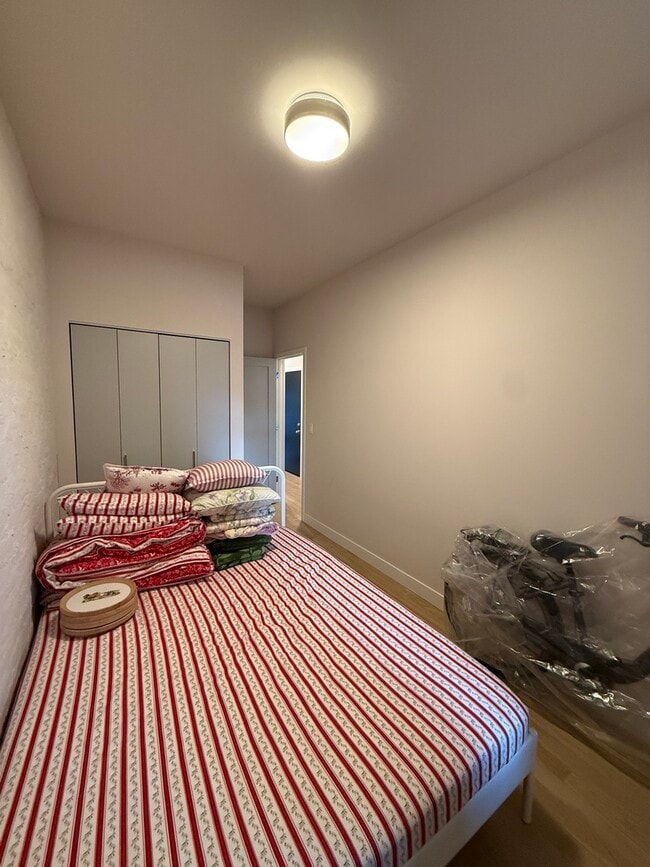 Building Photo - 927 N Mozart St