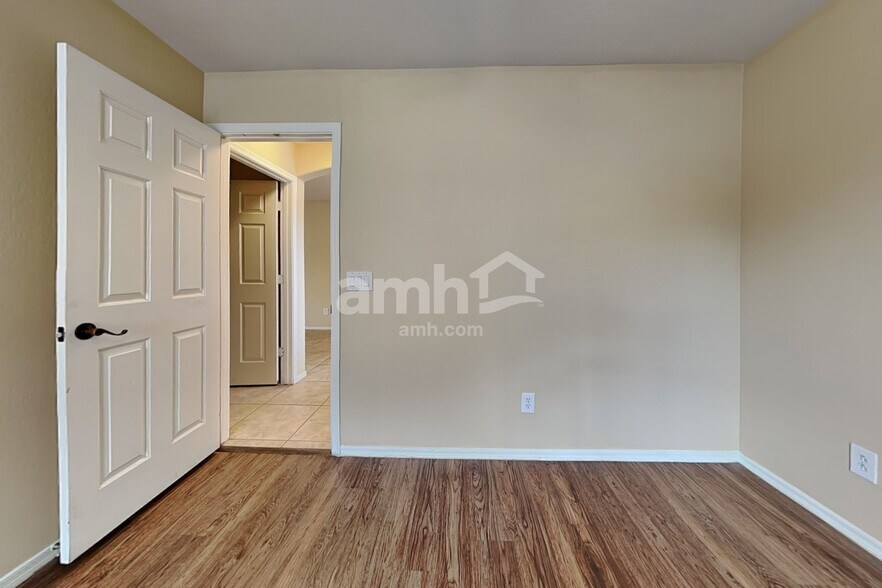 Building Photo - 11557 W Pima St