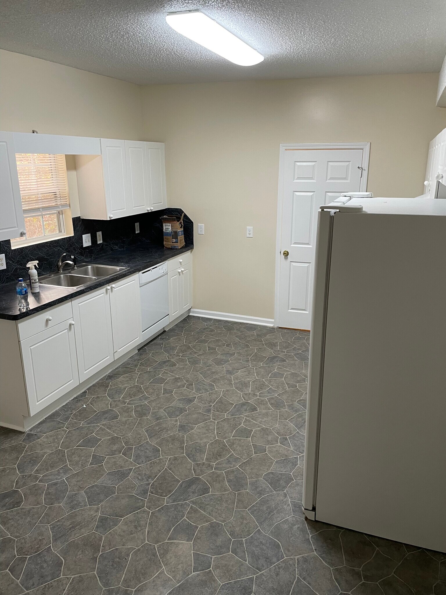 Kitchen - 1716 Graywood Dr SE