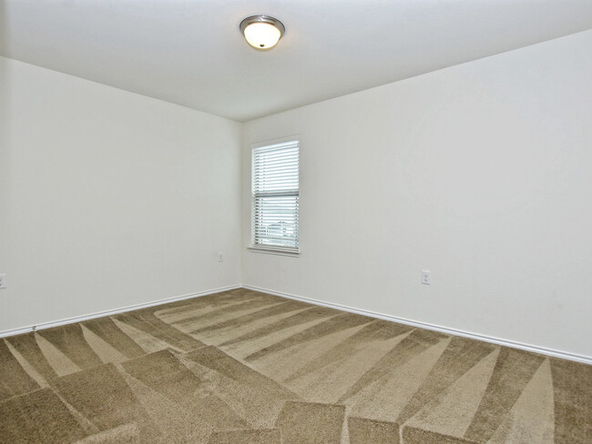 Building Photo - Inviting two story home in Berdoll Farms.