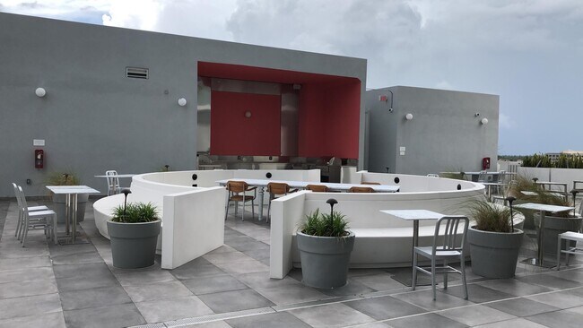 Building Photo - 2000 Metropica Wy