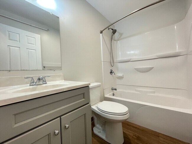 Building Photo - 461 Beech St