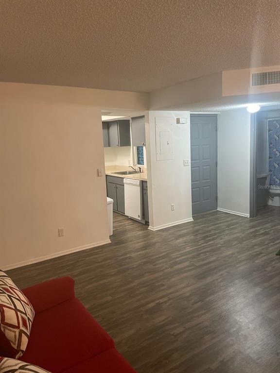 Building Photo - 571 Midway Track