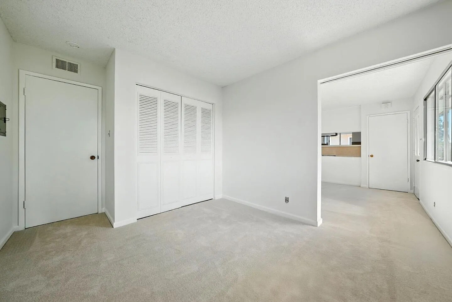 Building Photo - 1264 Bouret Dr