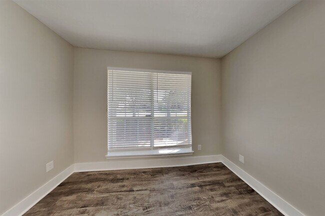 Building Photo - 4104 Caneshaw Dr