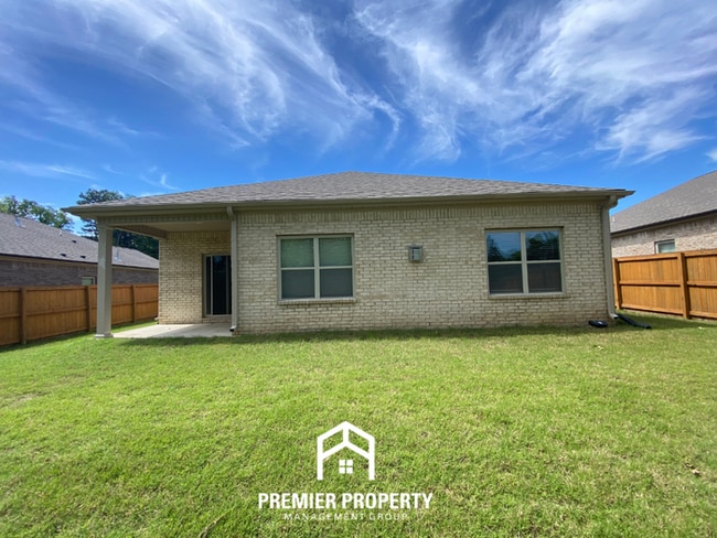 Building Photo - Modern 4BR/2BA Millington Home | Gourmet Island Kitchen & Luxury Primary Suite