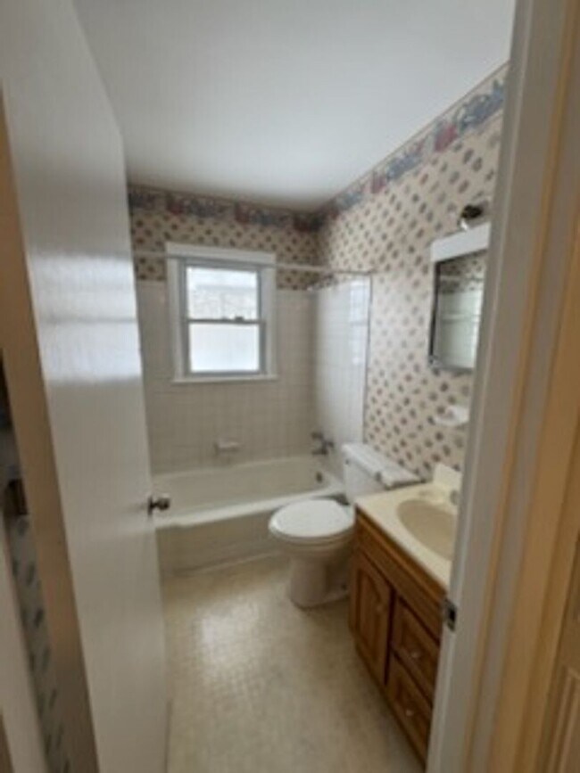 Building Photo - POM1857