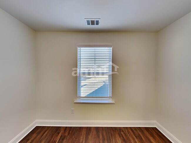 Building Photo - 2068 Williamshire Ln
