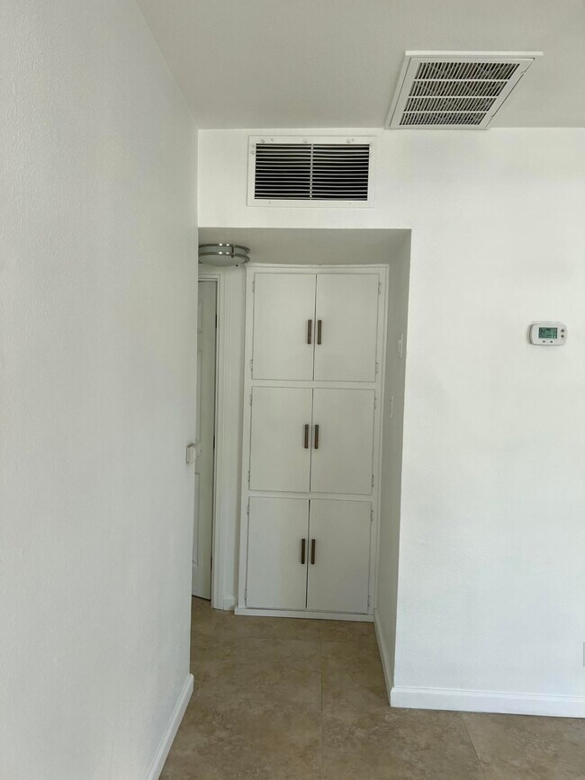 Building Photo - 573 S Calle Palo Fierro