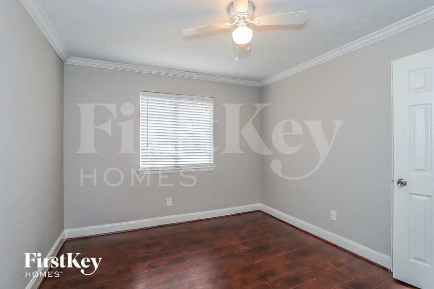 Building Photo - 2922 Laurelridge Dr