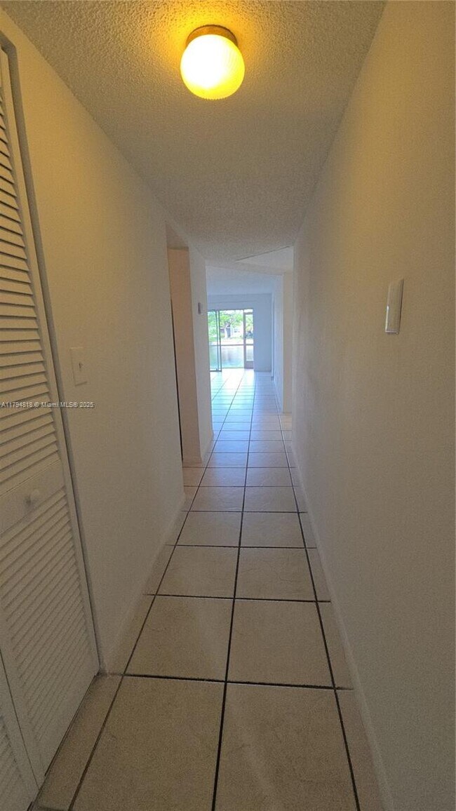 Building Photo - 7801 S Colony Cir