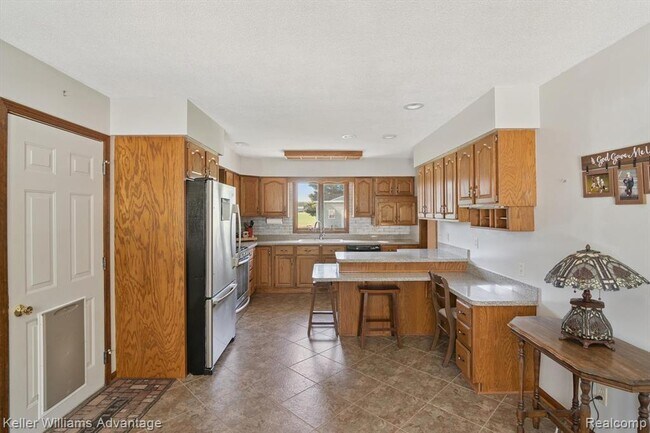 Building Photo - 245 Lynbrook Dr