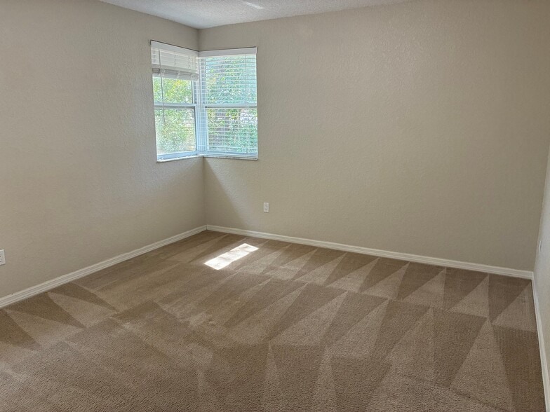 Building Photo - 423 Wildwood Way