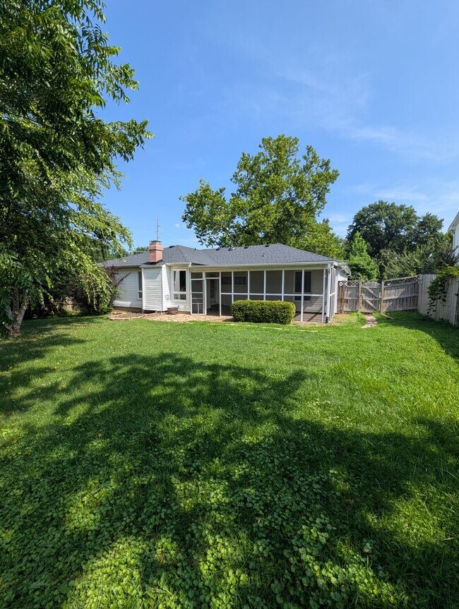 Building Photo - 3 Bedroom Home - Walking distance to Fairview Elementary - Desirable Location!