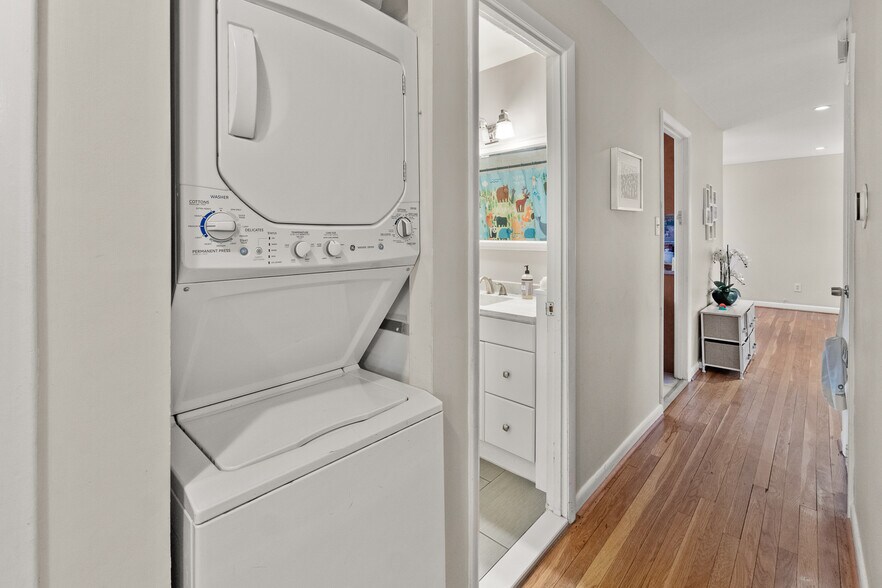 Building Photo - 212 Rollins Ave