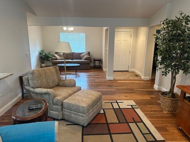 Building Photo - 3 Bed, 2 Bath, # Car Garage Home!