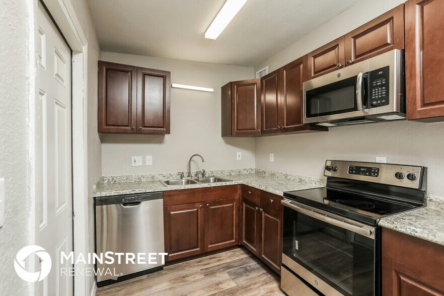 Building Photo - 5325 Bonnie Brae Cir