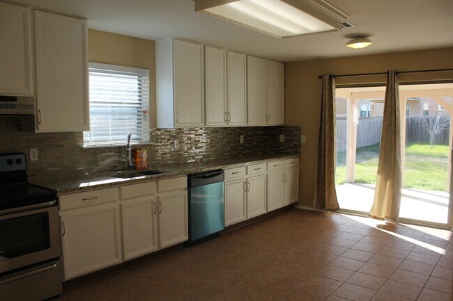 Building Photo - Kyle Home in Waterleaf  Great schools and neighborhood with pool