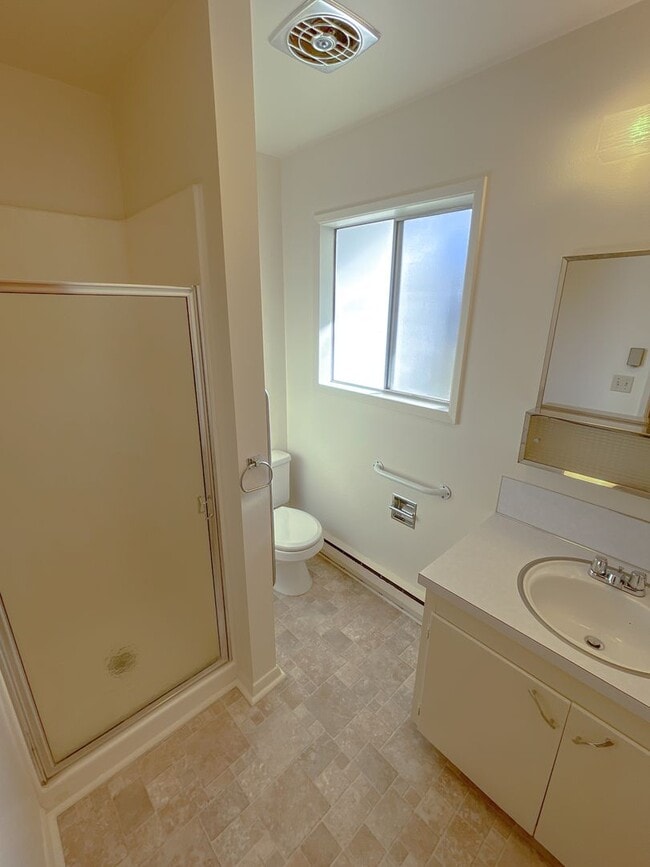 Building Photo - 3 Bedroom, 2 Bath - Home in Moyina Heights