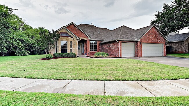 Building Photo - Very Nice 3 Bedroom 2.5 Bathroom House + Office