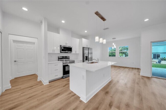 Building Photo - 10110 Baystate Dr
