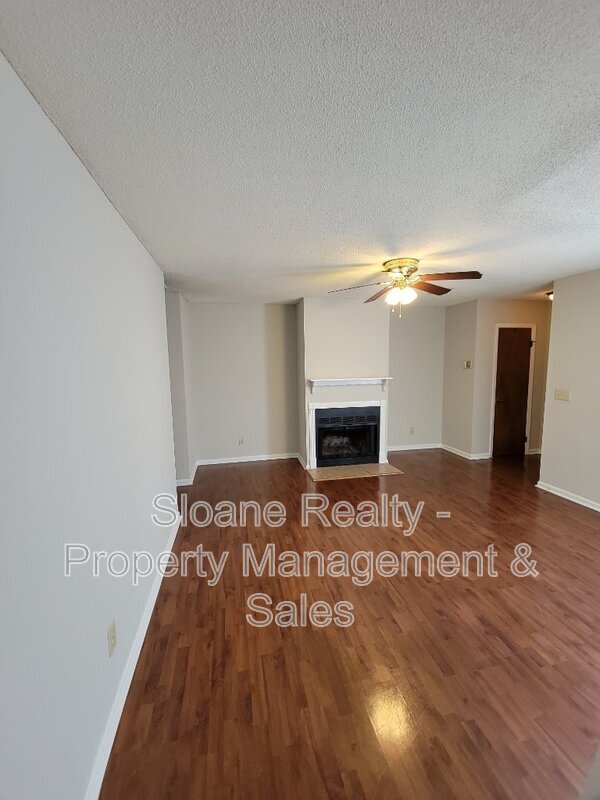 Building Photo - 212 Miami St