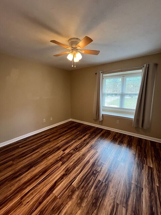 Building Photo - 1569 Jacks Dr