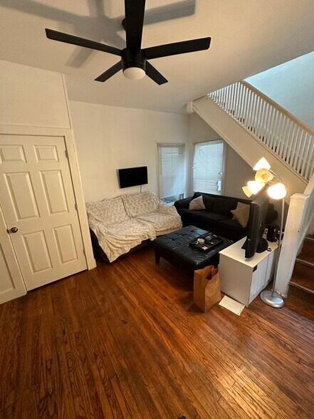 Building Photo - 130 University Ave