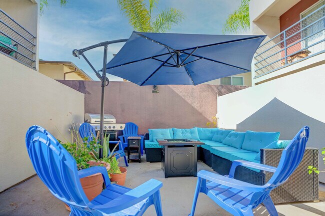 Building Photo - 832 13th St