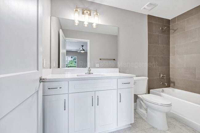 Building Photo - 37 SE 15th Terrace