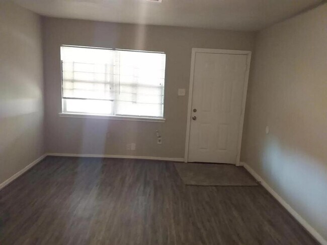 Building Photo - 7909 Woodward St