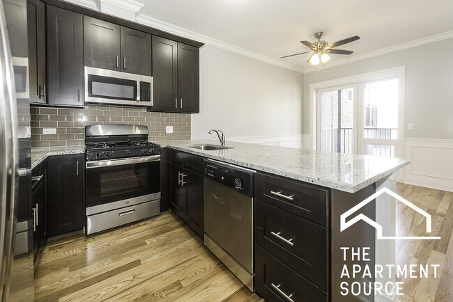 Building Photo - 2346 W Grand Ave