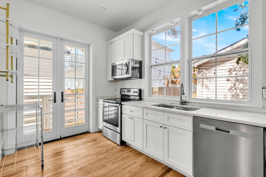 Building Photo - 40 Poinsett St