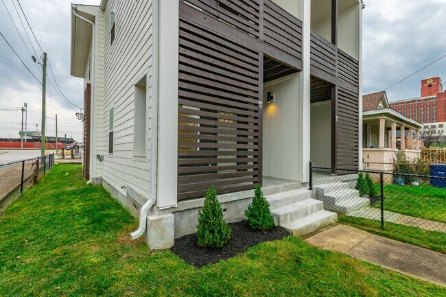 Building Photo - 1124 Garfield St